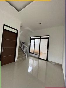 Dijual Rumah 2 Lantai LT106 LB80 2KM 3KT Siap Huni - Bandung Kota