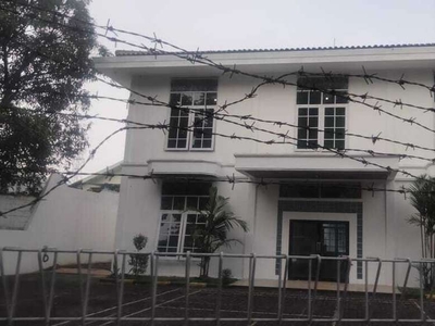 dijual rumah besar dijl. soetta kawaluyaan, bisa untuk kantor n usaha