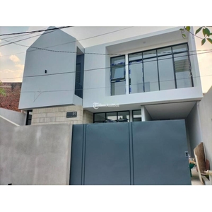 Dijual Rumah LT136 LB176 3KT 3KM Lokasi Strategis Harga Terjangkau - Bandung Kota