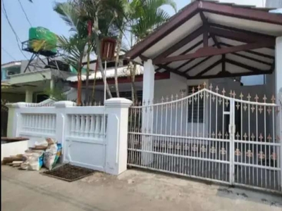 Rumah Asri Luas 110 Meter di Komplek Bintara Dekat Pondok Kopi