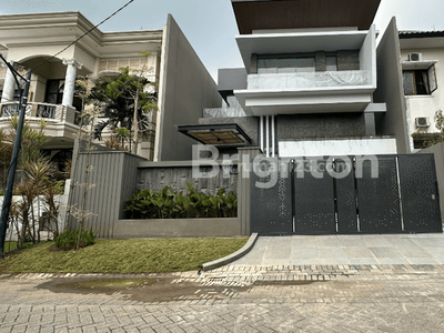 Rumah Minimalis Split Level Citraland Dekat Graha Pakuwon Indah