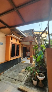 Rumah Orange 2 Lantai di jatirahayu bekasi dijual