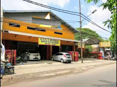 Bangunan Usaha Cuci Mobil dan Bengkel Strategis Nol Jlan Raya