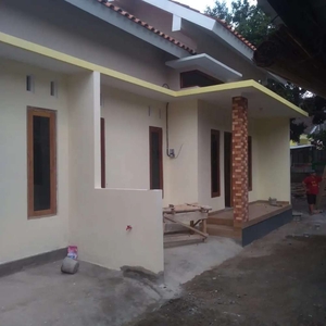 2 unit rumah baru disewakan di jln magelang km 9 barat pemda sleman