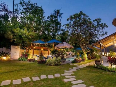 Disewakan Harian Villa Mewah Modern 11 Kamar di Sanur Bali - BVI31025
