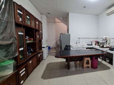 Disewakan ruko di main road gatsu cocok untuk kantor/tempat usaha