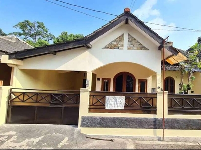 Disewakan Rumah di Belakang RS. JIH