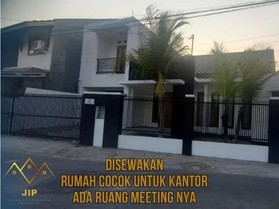 DISEWAKAN RUMAH KANTOR ADA RUANG MEETINGNYA