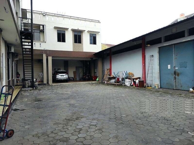 Gudang, Jalan Utama Majapahit Di Jl. Raya Supriyadi Semarang