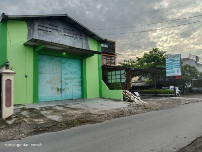 Gudang Strategis Hitung Tanah Pinggir Jln. Raya di Delanggu Murah