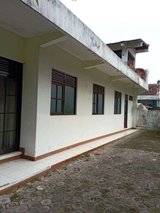 Rumah bekas klinik pinggir jalan sadang cinunuk bandung