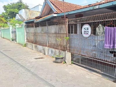 Rumah Lawas Luas 200/298m² di Prawirotaman Jogja Kota Dekat Malioboro