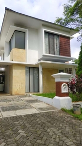 Rumah Lt 300 m² di Graha Taman Bunga Bsb City