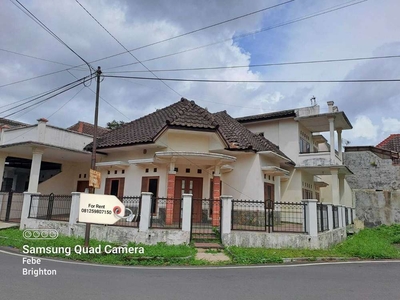 Rumah Luas Di Sulfat Malang