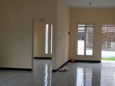 Rumah Siap Huni di Blok Favourite Taman Kopo Indah III Posisi di Hoek