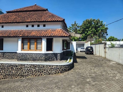 Rumah usaha mainroad jalan riau