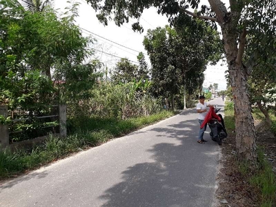 Tanah tepi aspal di Daerah jl Arengka kota Pekanbaru