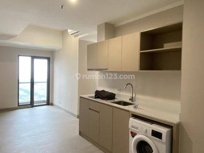 Apartemen Menara Jakarta 3 Kamar Tidur Bagus Semi Furnished