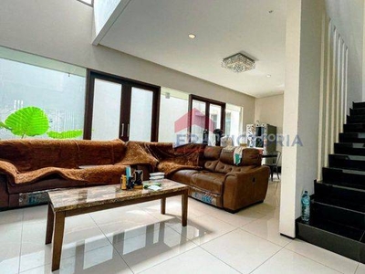 Disewakan rumah eksklusif 2 lantai furnished di Ixora Araya