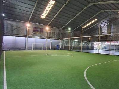 Gedung 2 Lantai Dan Lapangan Futsa Indoor Strategis Area Kebon Jeruk Jakarta Barat