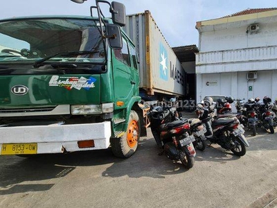 Gudang akses kontainer di jalan raya gatak mayang sukoharjo