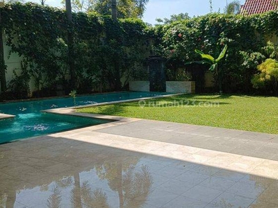 Luxurious House With Spacious Garden For Rent at Cipete Area