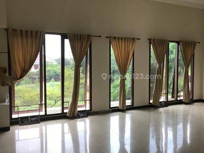 Rumah bagus modern minimalis tengah kota Semarang siap pakai dekat kampus Undip dekat pintu tol disewakan di bukit sari semarang atas