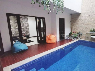 Rumah full furnished dengan kolam renang di Bintaro Sektor 9