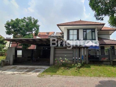 Rumah Kawasan Elite Graha Famili dekat Loop Hokky mart, dekat PTC Pakuwon Mall