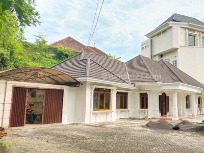 Rumah tengah kota Semarang atas daerah elit disewakan di S Parman Gajahmungkur Semarang selatan