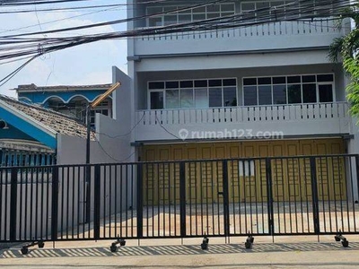 Ruko Di Jalan Raya Pekayon Disewakan 3 Lantai