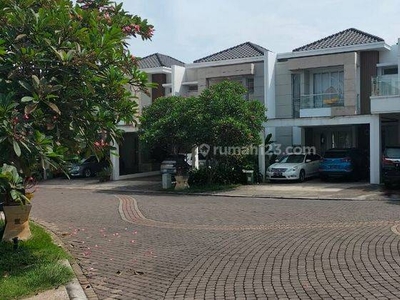 Rumah di River Valley kan Bagus Hoek