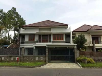 Rumah Mewah di Boulevard Istana Dieng Malang
