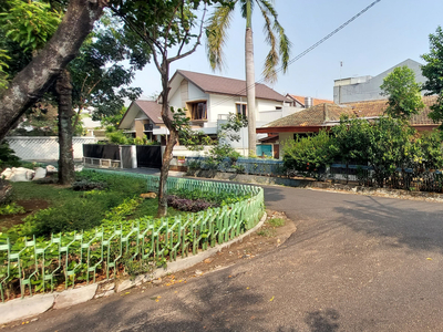 Dijual Rumah Tua Lokasi Di Hoek Super Elite Depan Taman Dekat MRT Cipete Raya