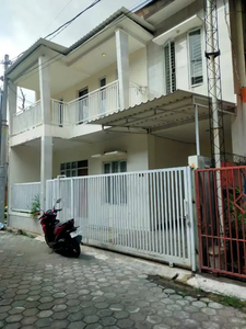 Disewakan rumah 2 lantai di kota jogja cocok untuk hunian / kantor