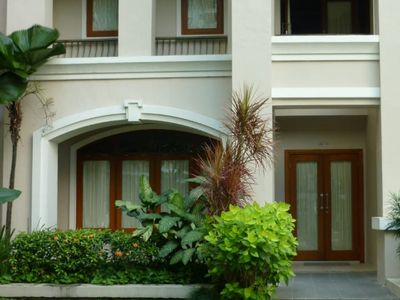 DIJUAL Apartemen Townhouse Garden Mansion Mewah dan Luas Surabaya Barat