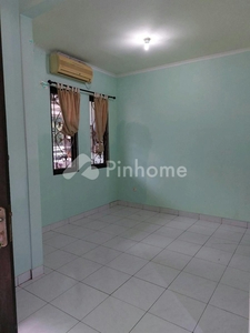 Disewakan Rumah Minimalis 2 Lantai di Legenda Wisata Rp2,5 Juta/bulan | Pinhome