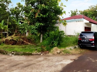 Tanah Moyudan Jogja, Dekat Pasar Godean