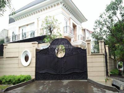 Rumah Mewah 4 Kt, Semi Furnish di Kebayoran Baru, Jakarta Selatan