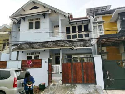 Disewakan rumah 2 lantai di perumahan elit Araya Malang