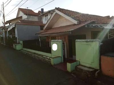 Rumah Lama Tenang Dan Nyaman di Komplek Depsos