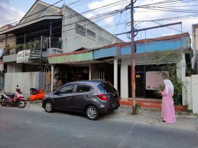 Rumah tinggal + 2 kios