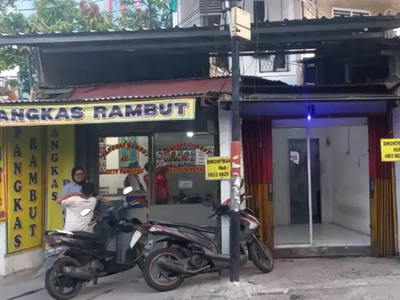 Disewakan kios pinggir jalan raya di Jl.Kramat asem Utan kayu Matraman