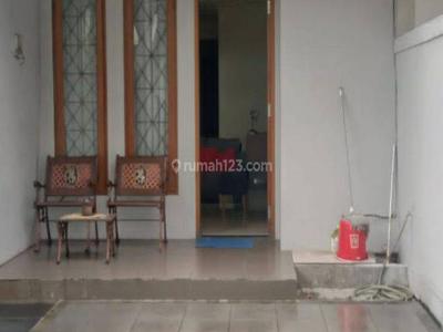 Rumah di sewakan. Jalan Birah. Kebayoran baru. Full Furnished