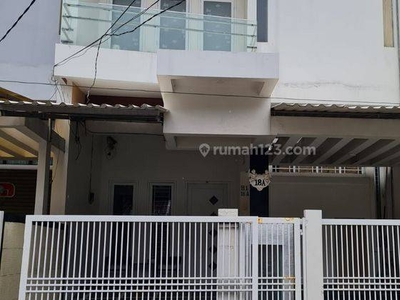 Disewa Rumah 2 Lantai Sudah Renovasi Semi Furnished di Jl. Sunter Paradis Timur