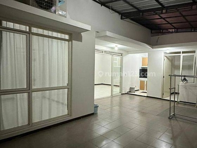 Disewakan Rumah Kota Baru Parahyangan Semi Furnish