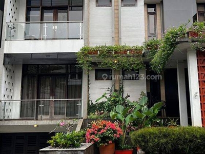 Rumah Lebak Bulus Dalam Town House Full Furnish Dekat MRT