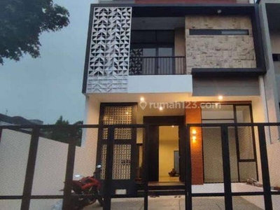 Rumah Unfurnished Modern Dekat Dengan Pintu Tol Di Bintaro