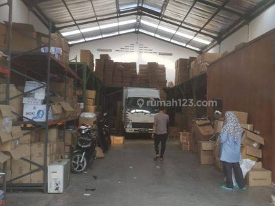 Gudang disewakan pergudangan 8 Kayu besar kamal