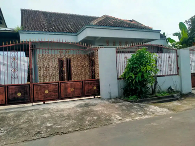 Di kontrak an. Rumah luas siap huni